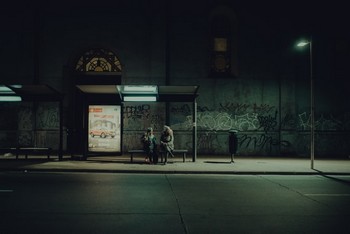 FCE Speaking Part 2 sitting at a bus stop